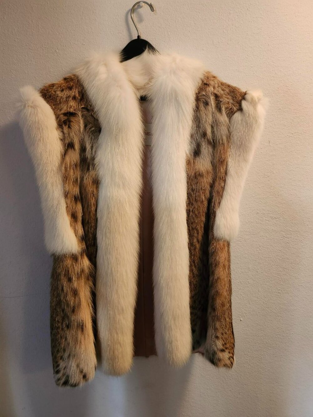 Stunning Vintage Bizakis Furs Custom Real Fur Vest - Size Medium/Large